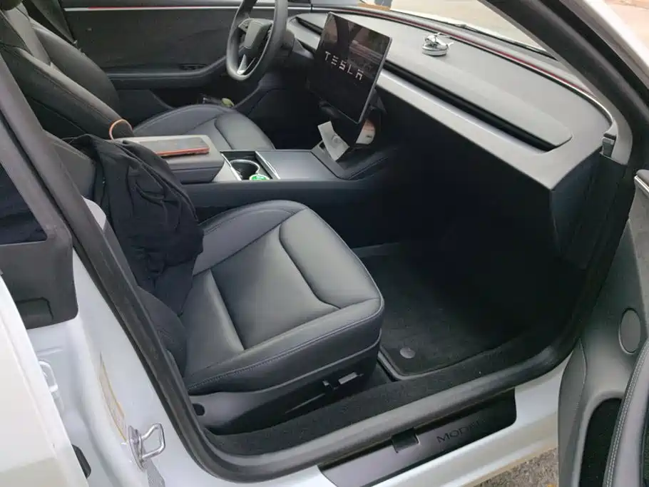 Tesla Model 3 — миниатюра 8