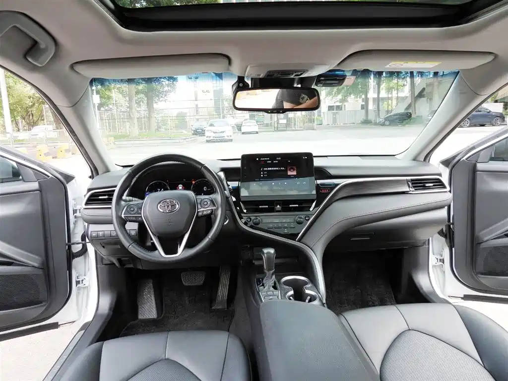Toyota Camry 2023 2.5G Luxury