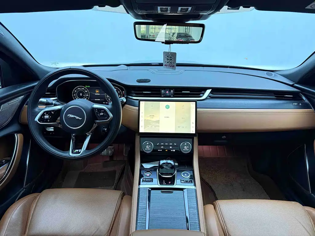 Jaguar XFL 2022 XFL 2.0T P300 Flagship Sport