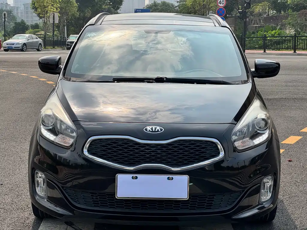 Kia Carens — миниатюра 2