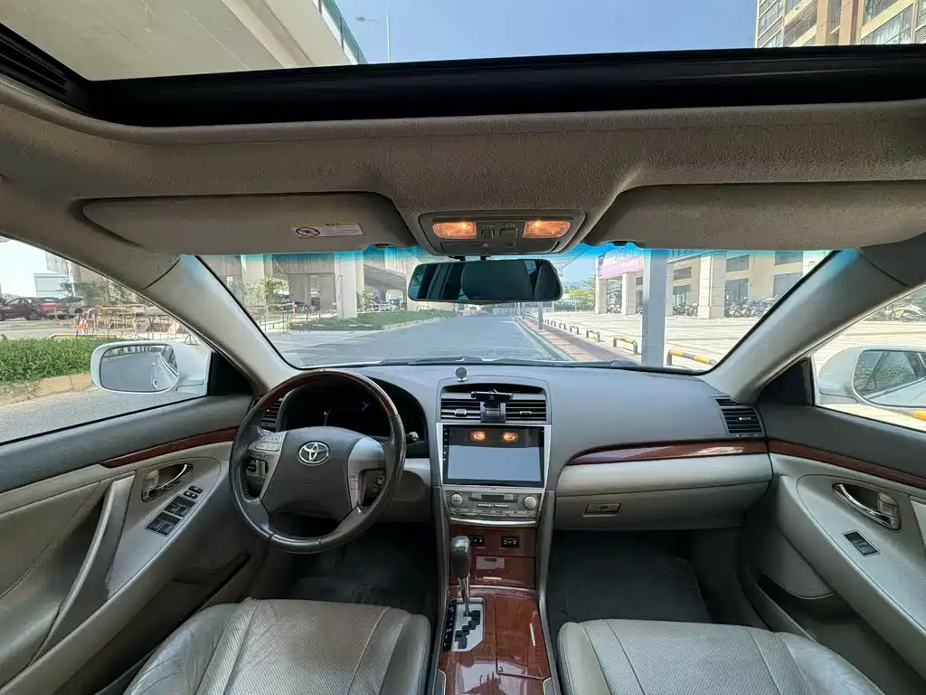 Toyota Camry — миниатюра 6