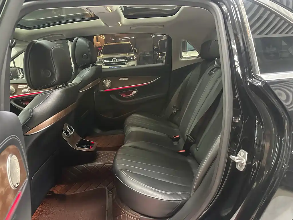 Mercedes-Benz E-Class — миниатюра 10