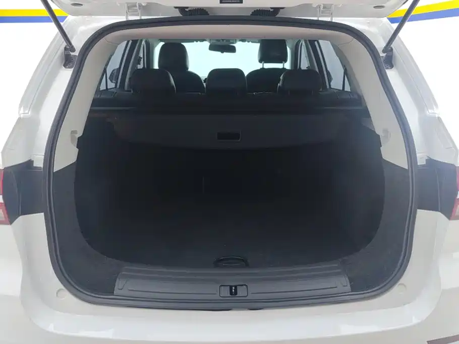 Roewe RX5 — миниатюра 4