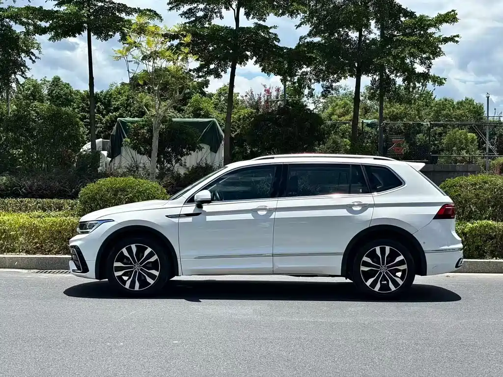 Volkswagen Tiguan L — миниатюра 3