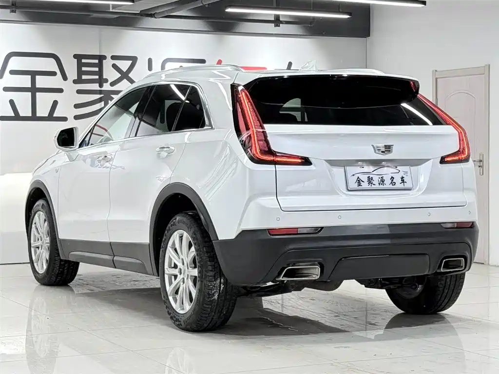 Cadillac XT4 2021 28T