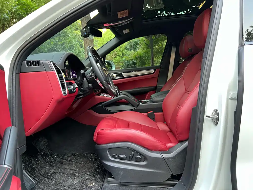 Porsche Cayenne — миниатюра 7