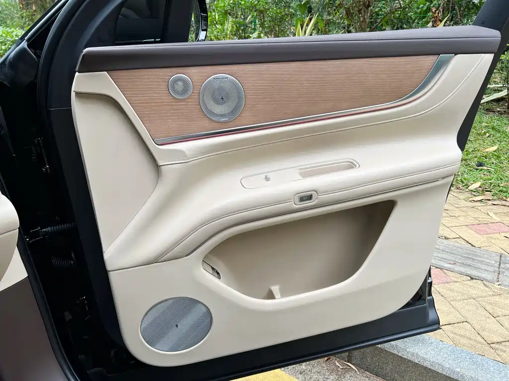 AITO ASK THE WORLD M9