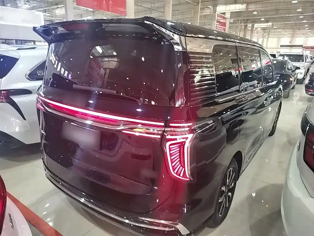 Hongqi HQ9 2023 2.0T