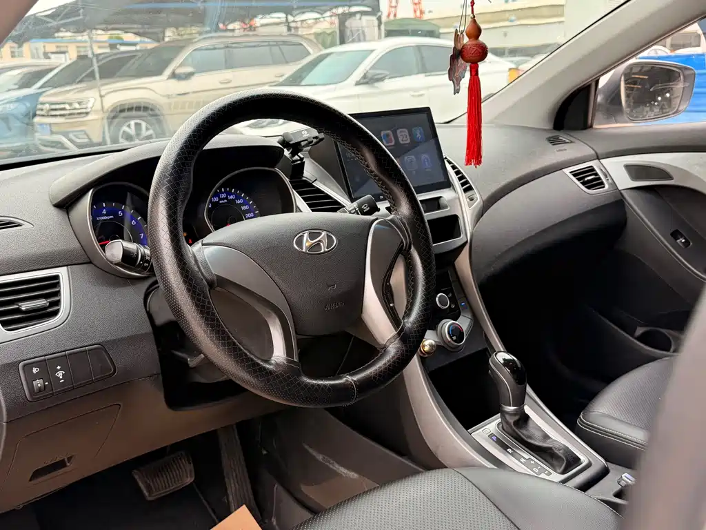 Hyundai Elantra 2016 1.6L AT