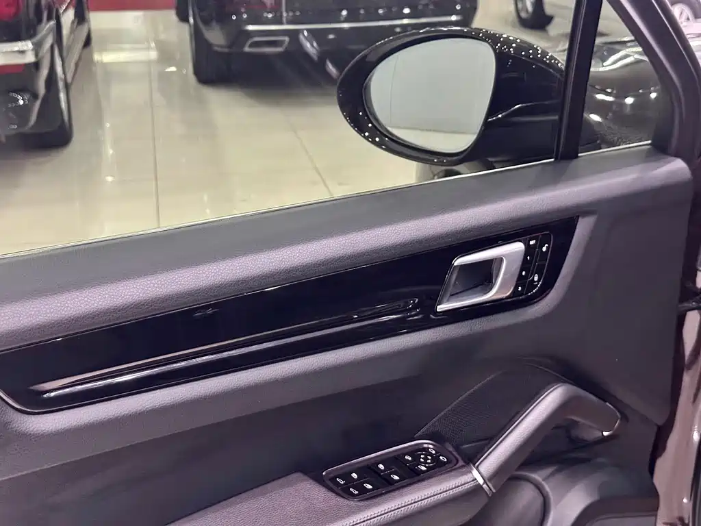 Porsche Cayenne — миниатюра 17