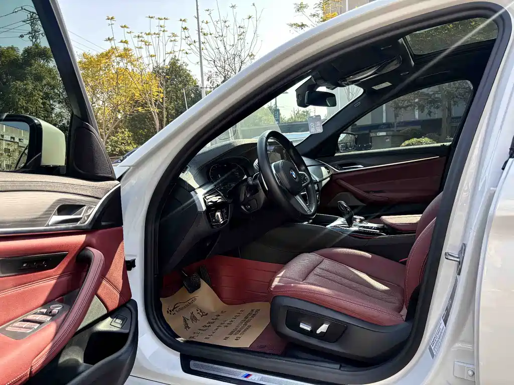 BMW 5 Series — миниатюра 7