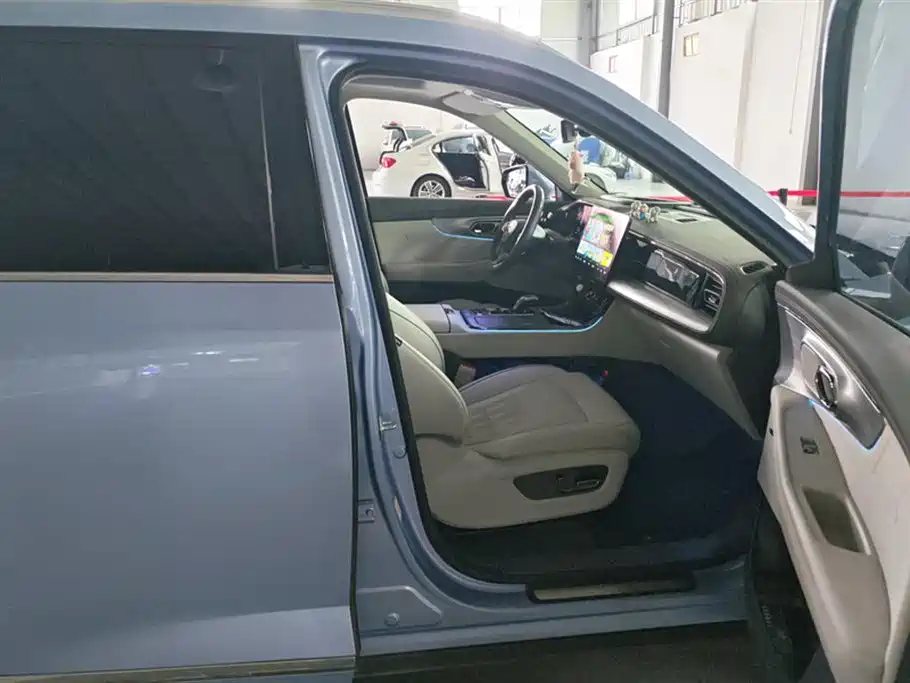 GAC GS8 2022 2.0TM Luxury （ мест）