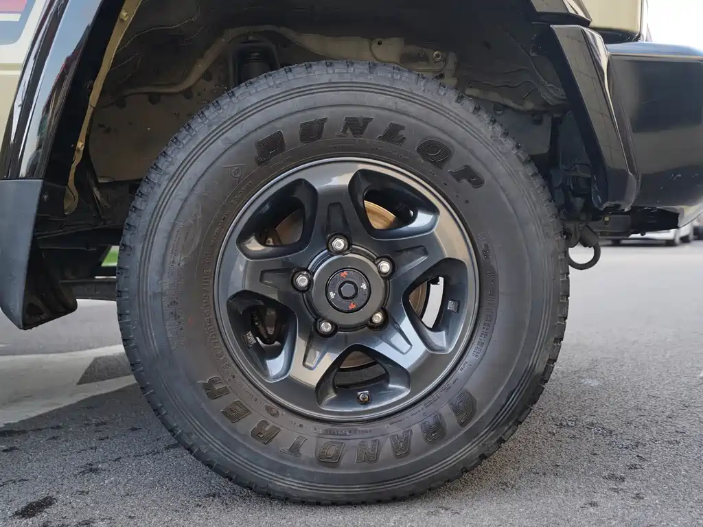 Toyota Land Cruiser LC76 2016 4.0L MT