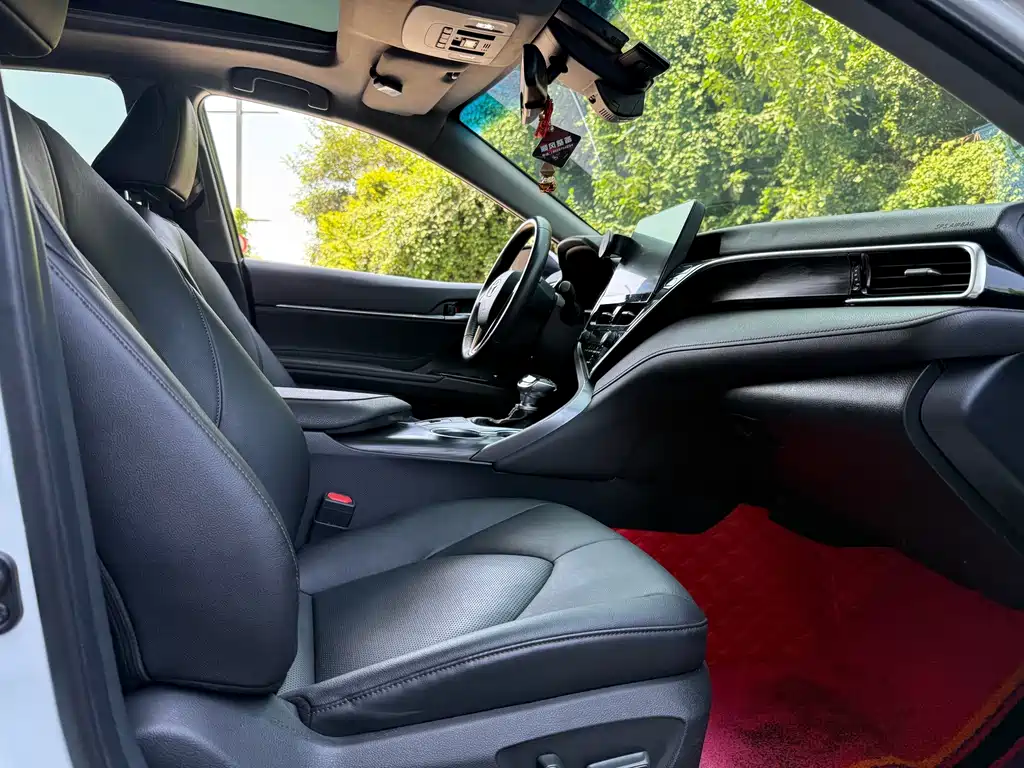 Toyota Camry — миниатюра 12