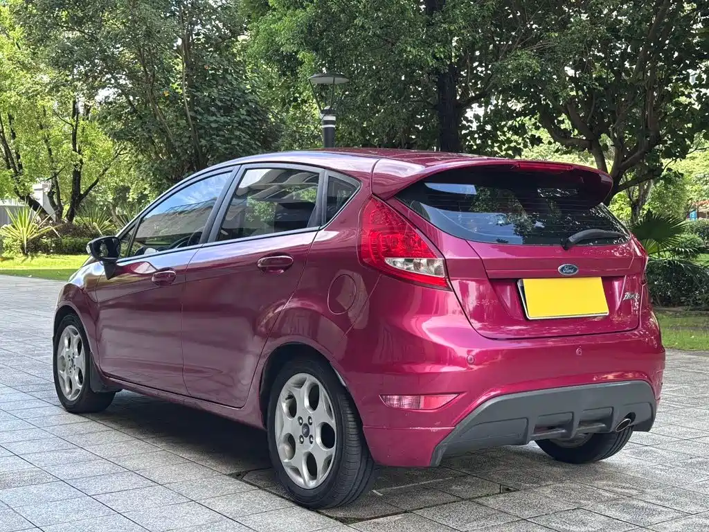 Ford Fiesta 2011 1.5L AT Fashion