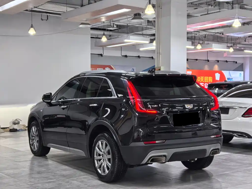 CADILLAC XT4