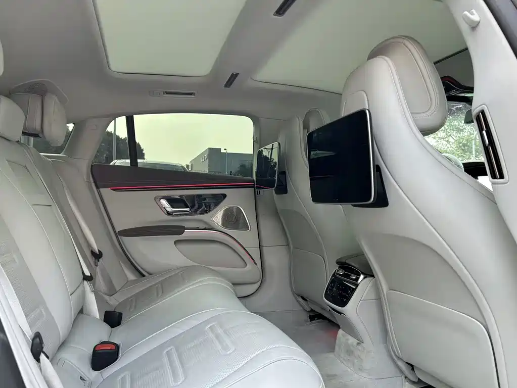 Mercedes-Benz EQS AMG — миниатюра 13