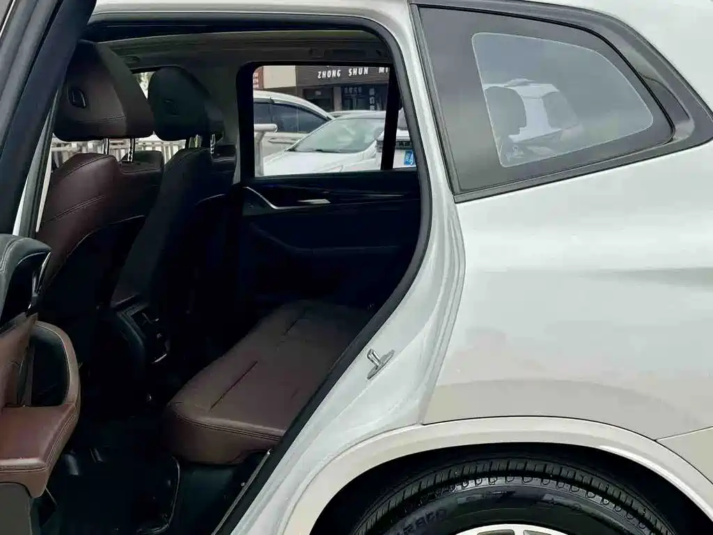 BMW X3 — миниатюра 8