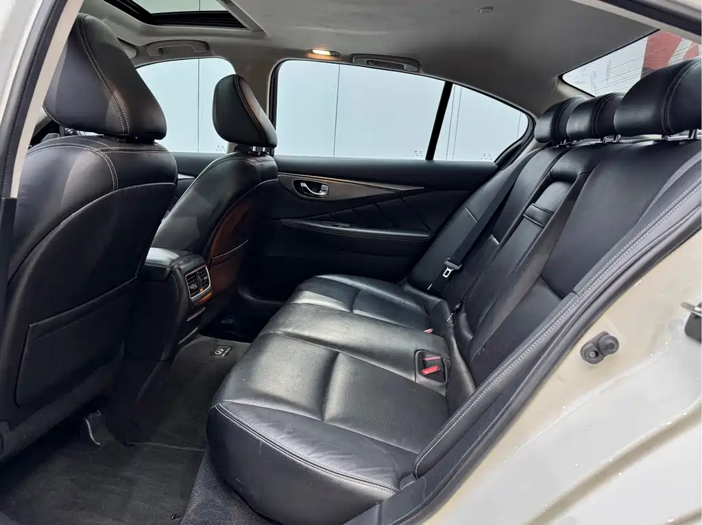 INFINITI Q50L