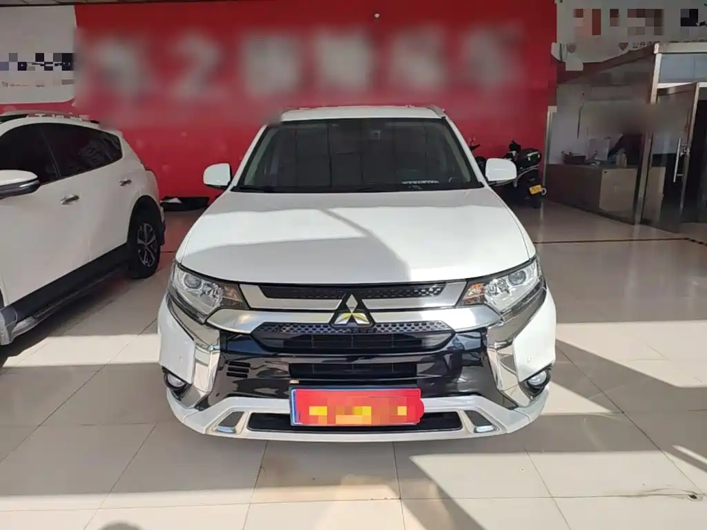 Mitsubishi Outlander — миниатюра 3