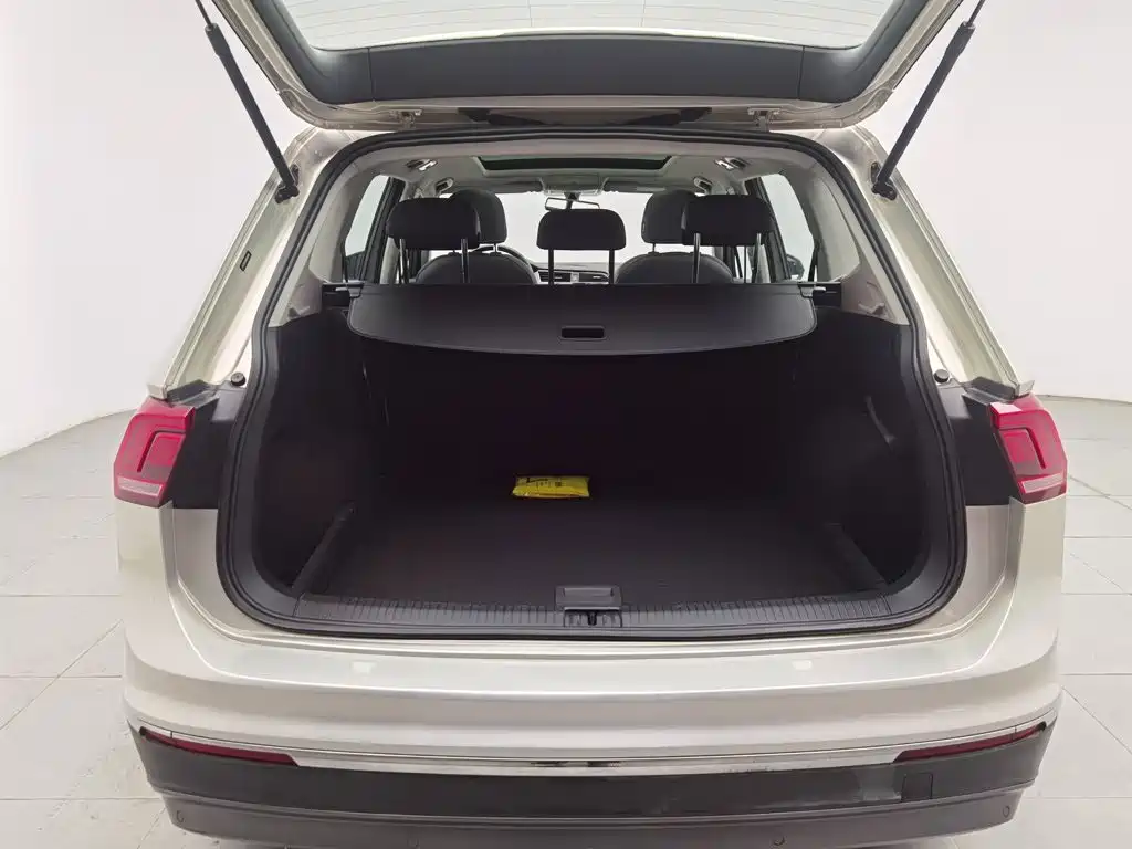 Volkswagen Tiguan L — миниатюра 16