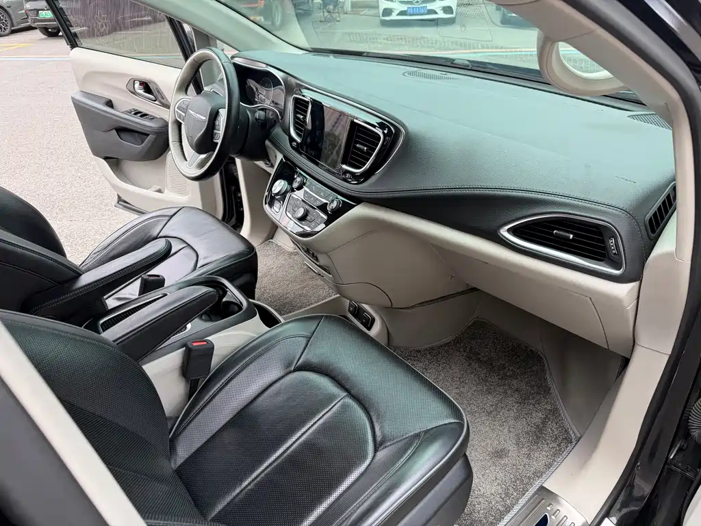 Chrysler Grand Voyager (Import) — миниатюра 8