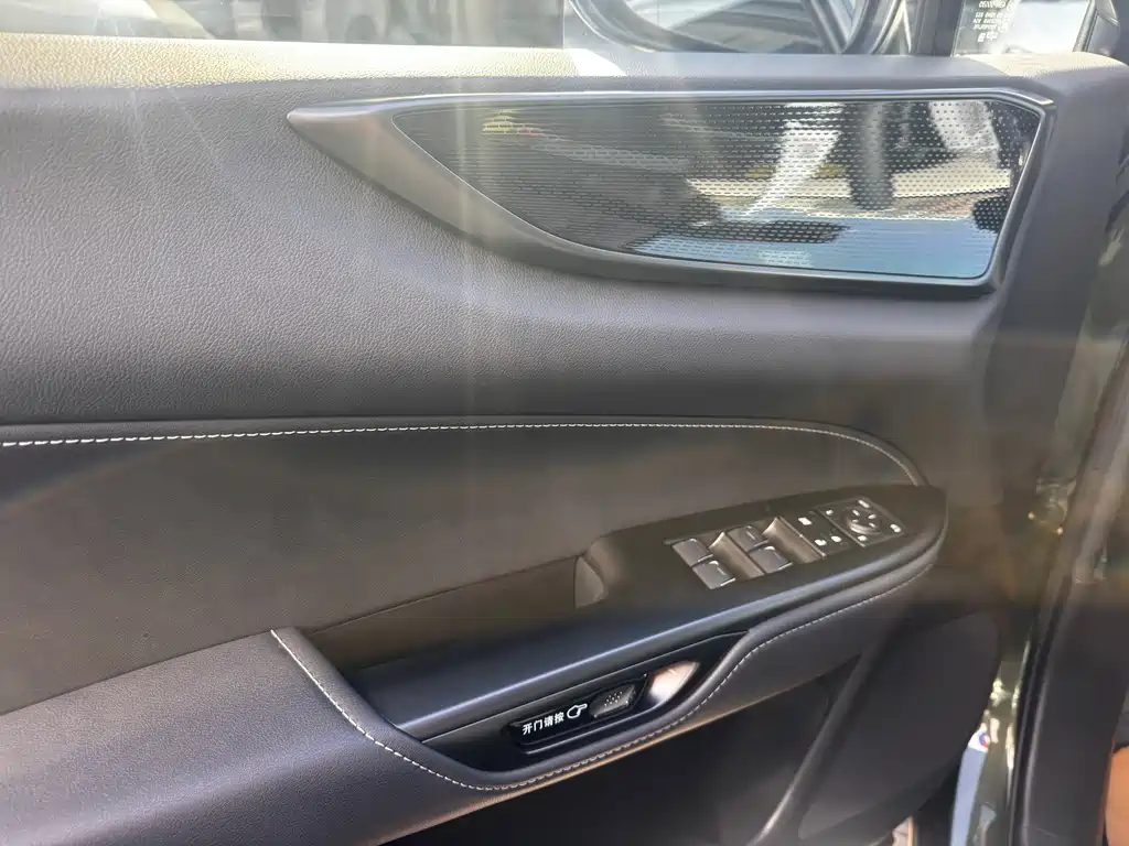 Lexus NX — миниатюра 9
