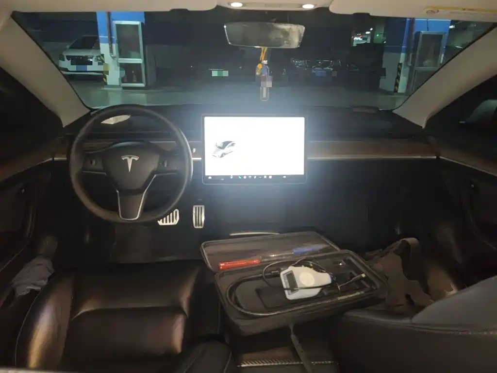 Tesla Model 3 — миниатюра 10