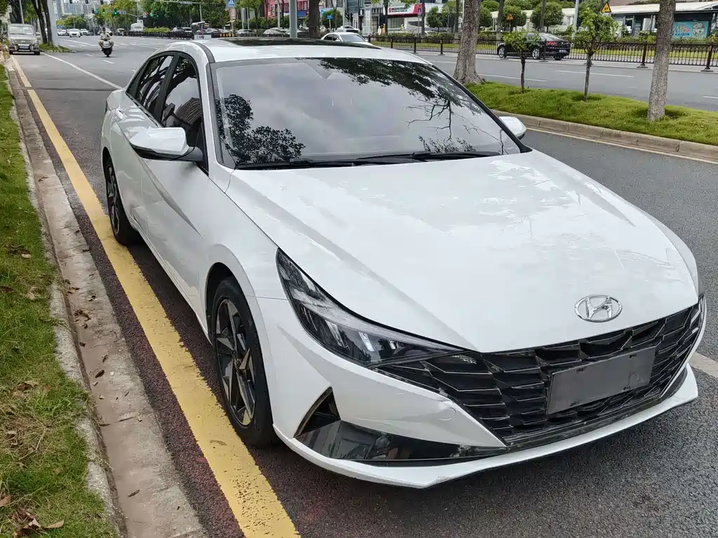 HYUNDAI ELANTRA