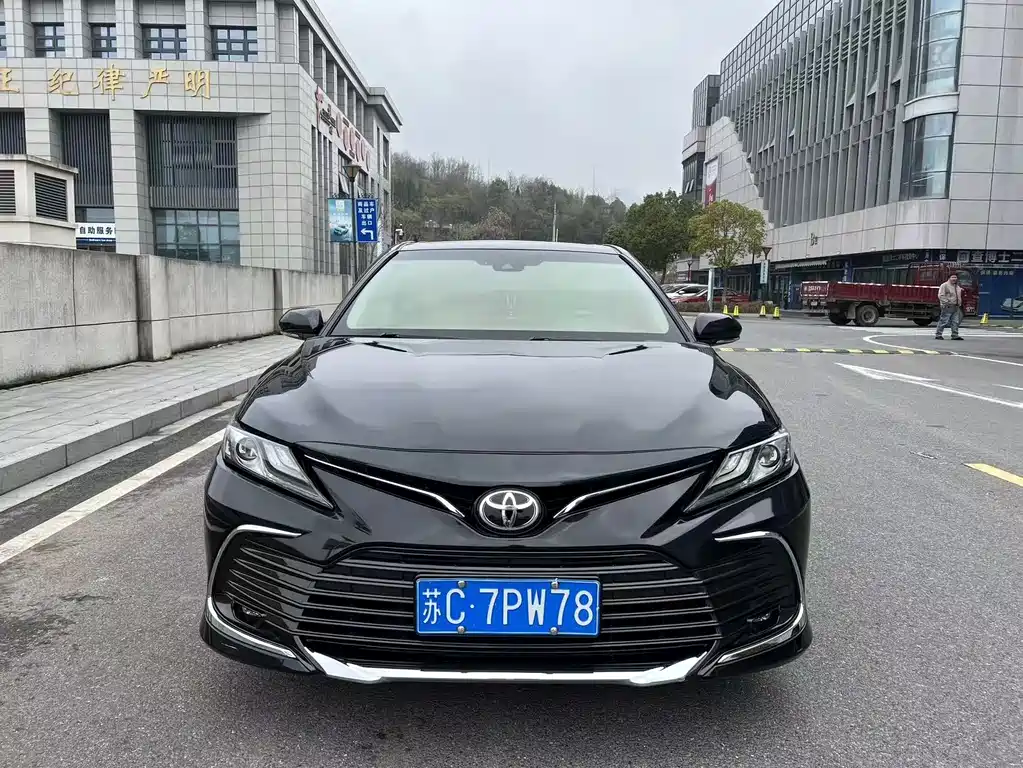 TOYOTA CAMRY