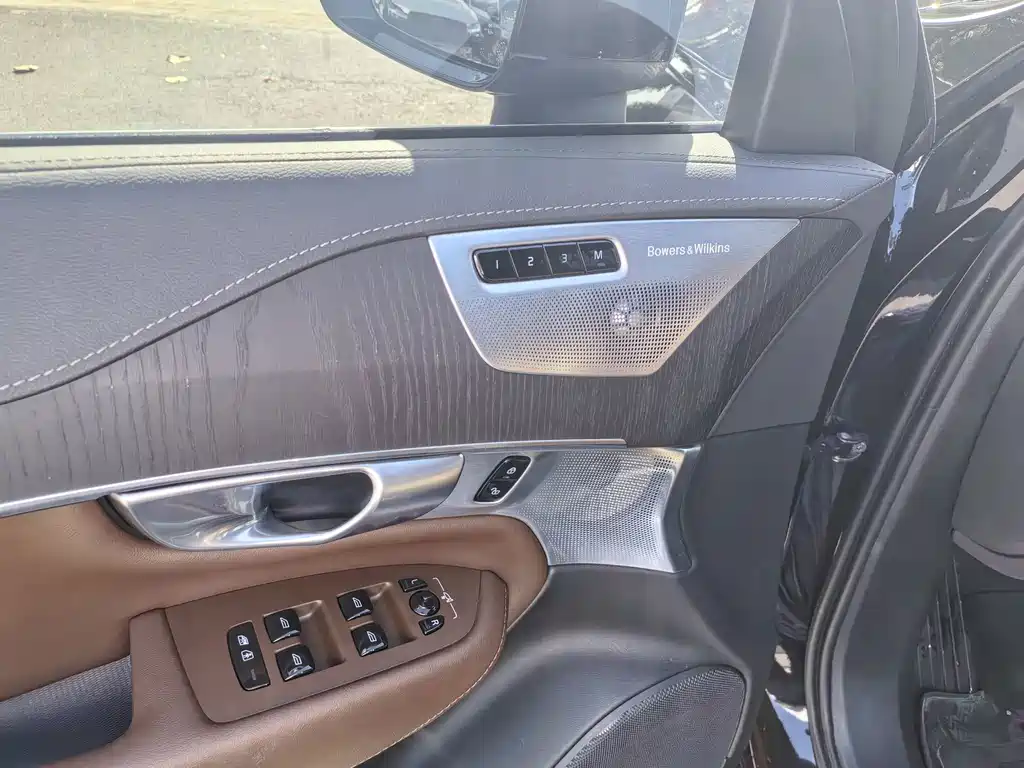 Volvo XC90 PHEV — миниатюра 7