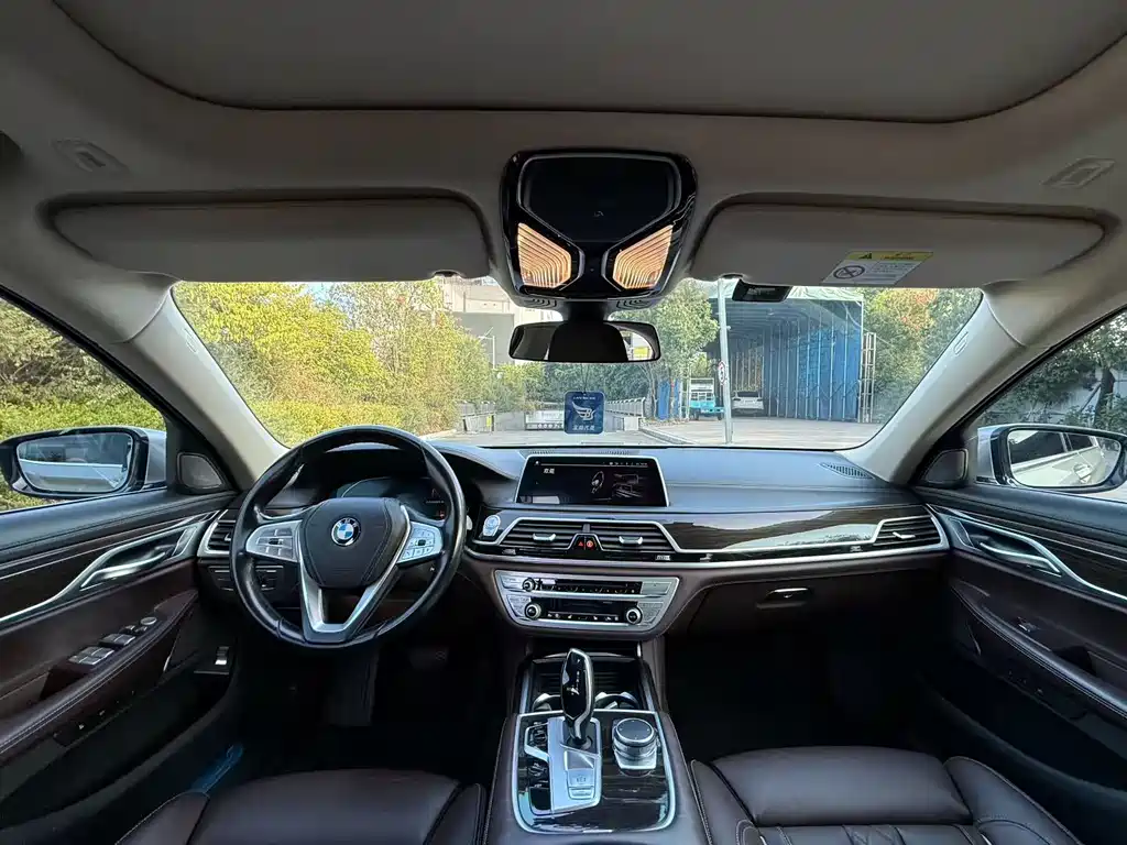 BMW 7 Series — миниатюра 4