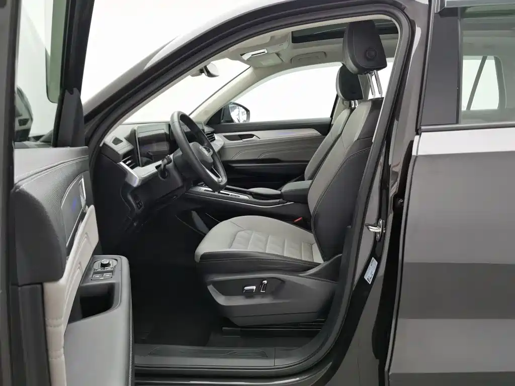 Volkswagen Tavendor 2023 330TSI Luxury