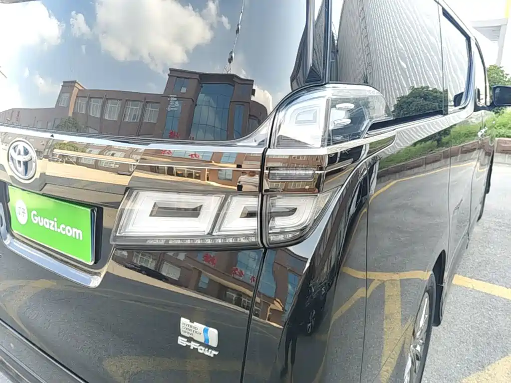 Toyota Vellfire 2023 2.5L HV Luxury
