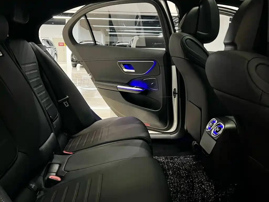 Mercedes-Benz C-Class — миниатюра 8
