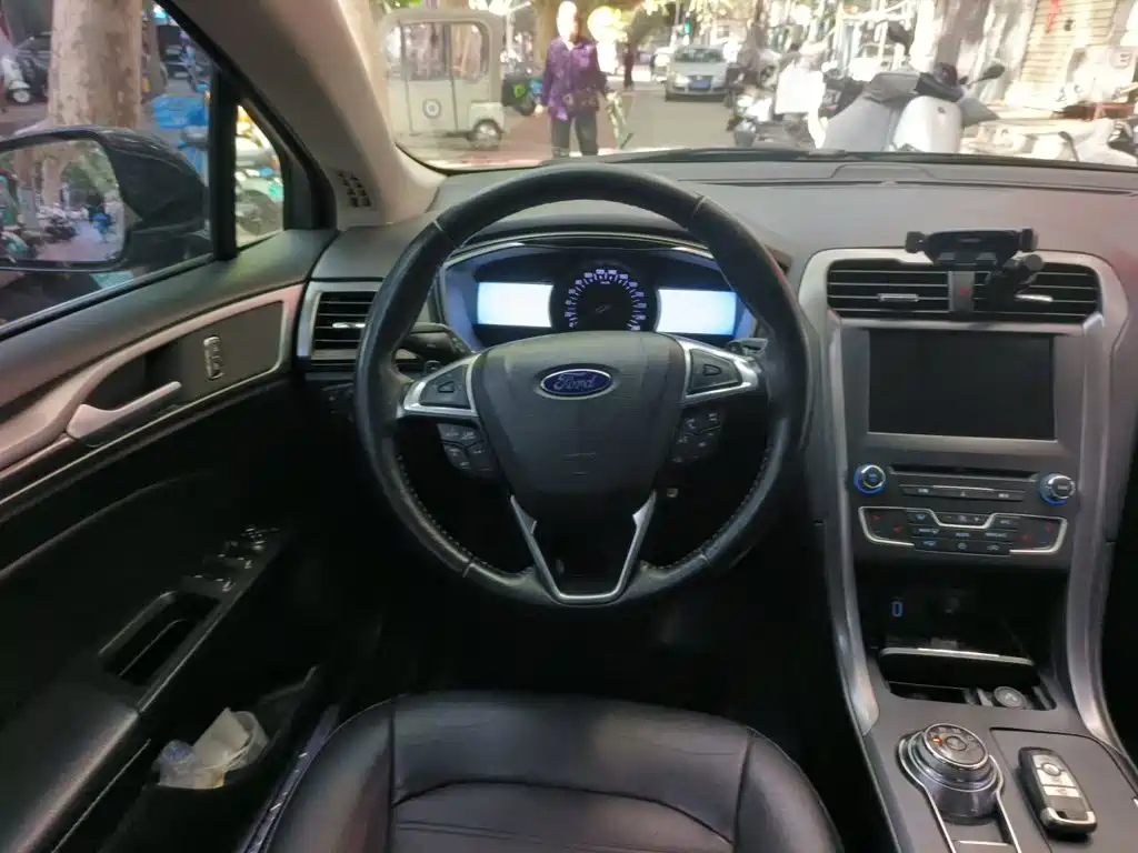 Ford Mondeo — миниатюра 6