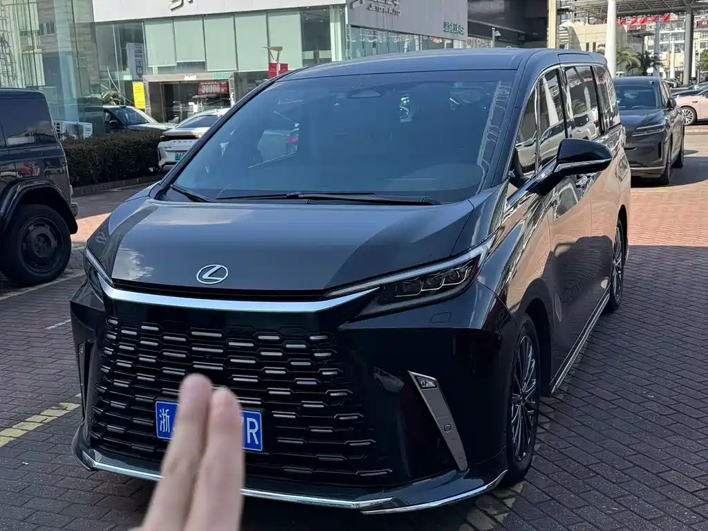 Lexus LM — миниатюра 2