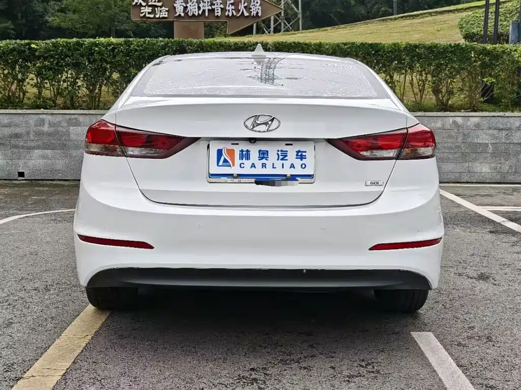 Hyundai Elantra — миниатюра 6