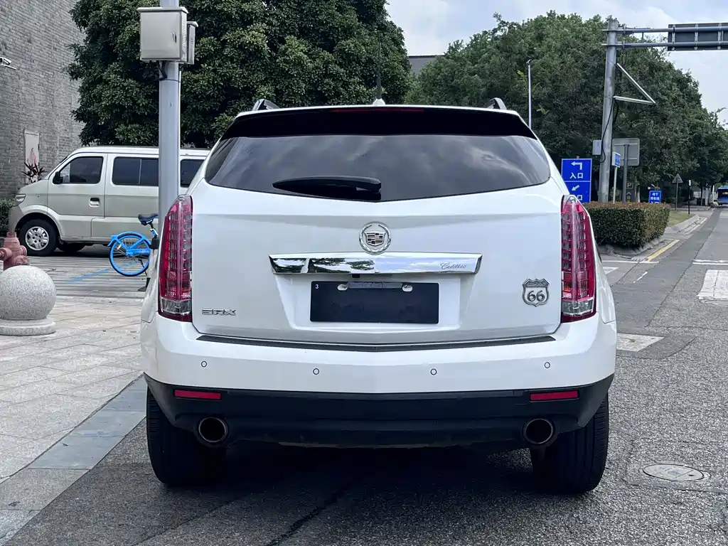 Cadillac SRX — миниатюра 5