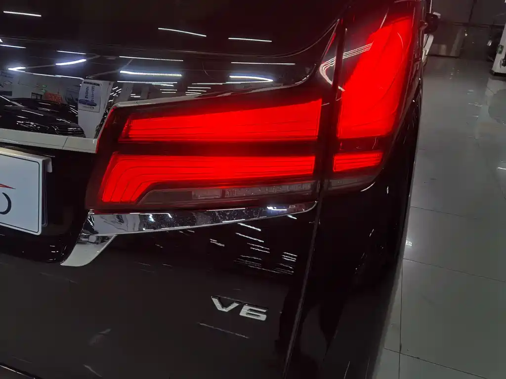 Toyota Alphard — миниатюра 21