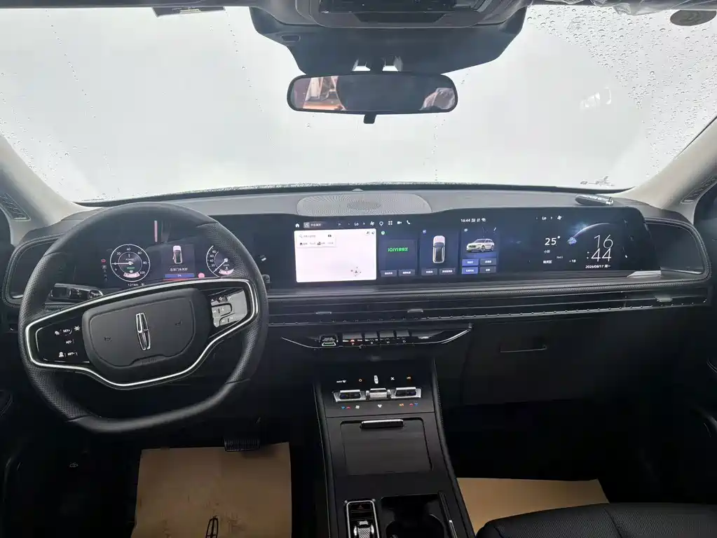 Заказать Lincoln Corsair 2026 года за 4 780 701 ₽  из Китая