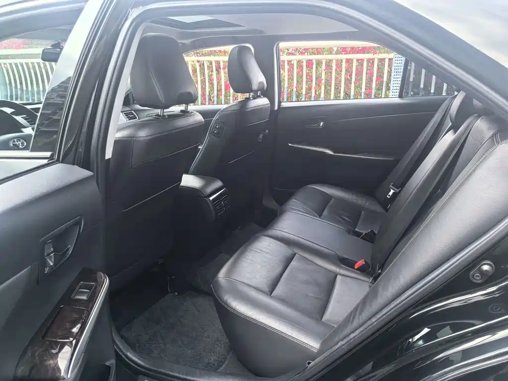 Toyota Camry — миниатюра 14