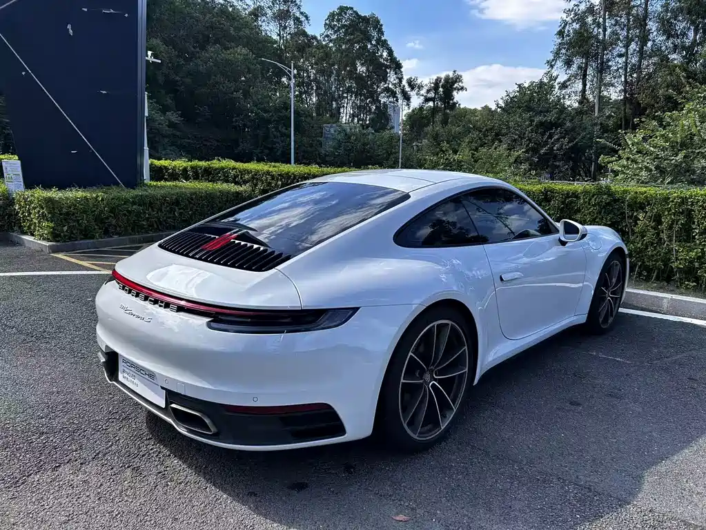 PORSCHE 911