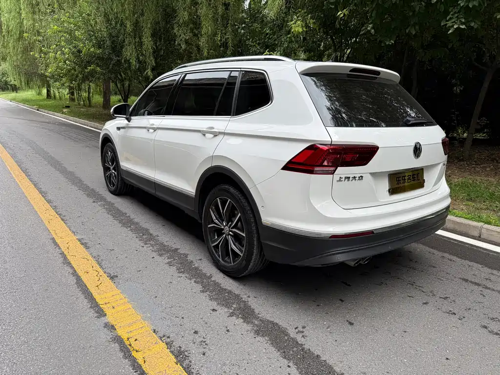 Volkswagen Tiguan L L 2019 330TSI AT Luxury V