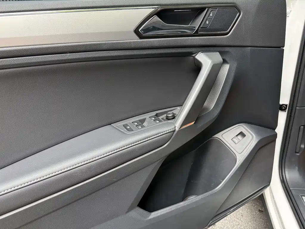 Volkswagen Tiguan L L 2019 330TSI AT Luxury V