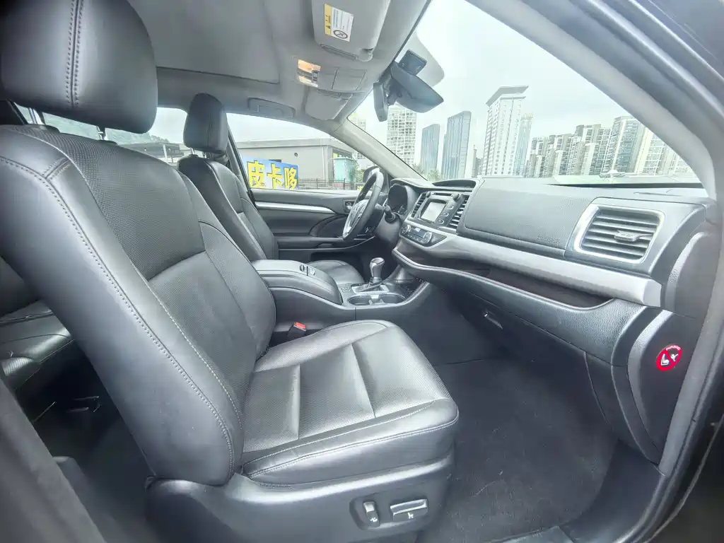 TOYOTA HIGHLANDER