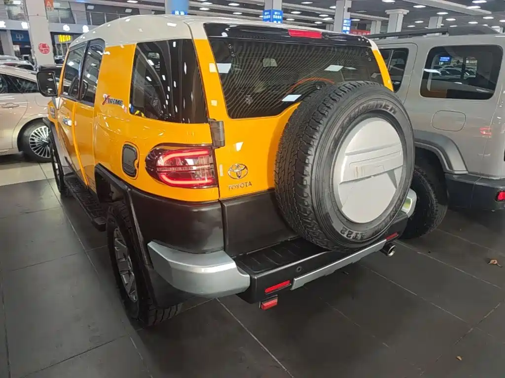 Toyota FJ Cruiser — миниатюра 5