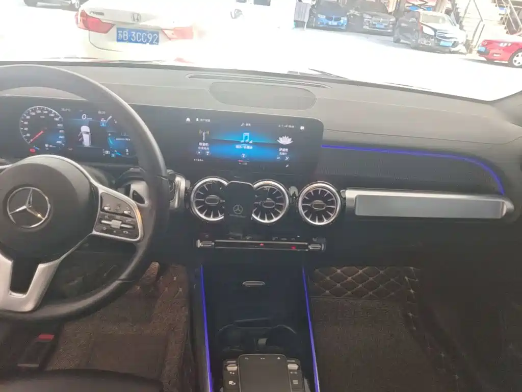 Mercedes-Benz GLB — миниатюра 13