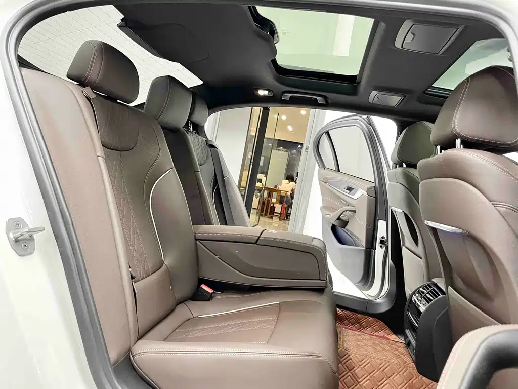 BMW 5 Series — миниатюра 8