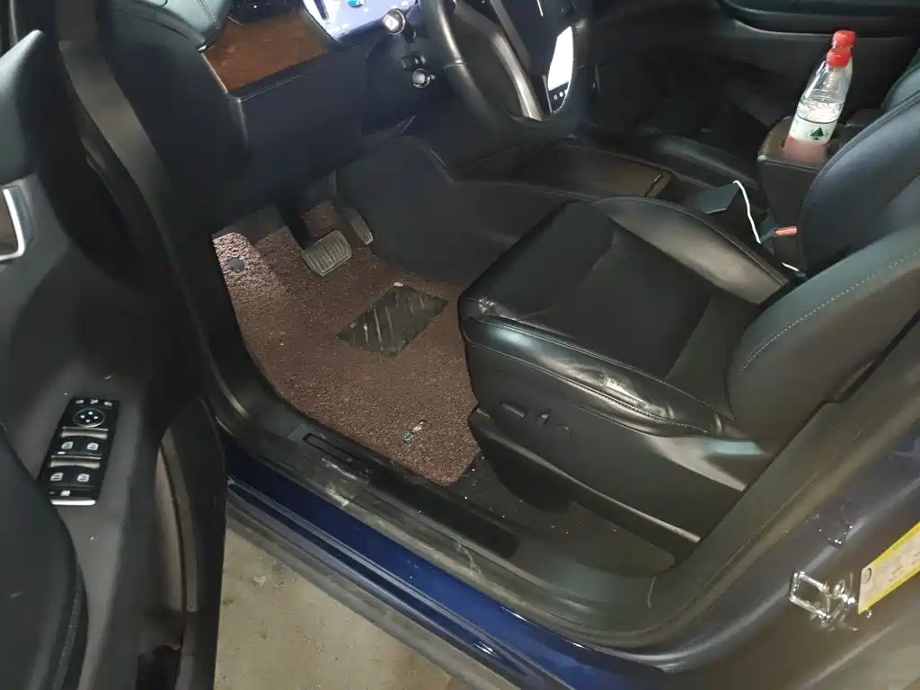 Tesla Model X — миниатюра 14